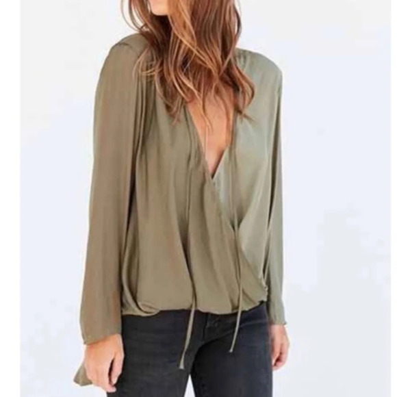 Urban Outfitters Silence and Noise Satin Two Tone Green Plunging Draped Blouse M - Picture 12 of 16
